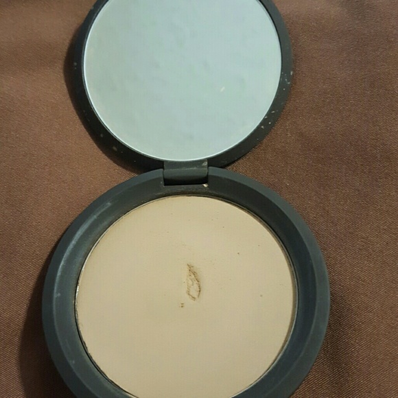 Becca perfet skin mineral powder foundation - Picture 4 of 5